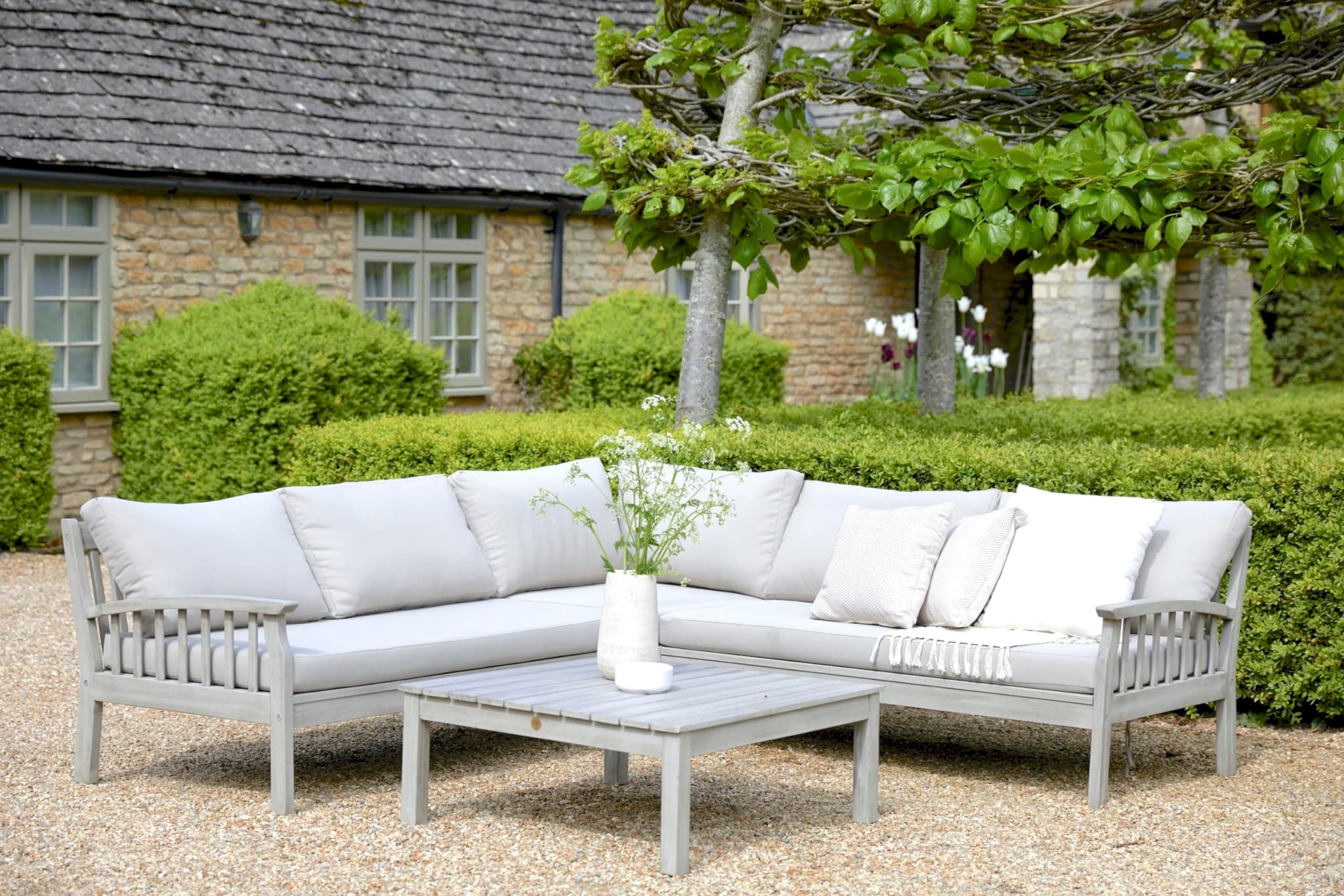 Moderne Gartenmöbel: Stilvolle und langlebige Designs für die Terrasse
