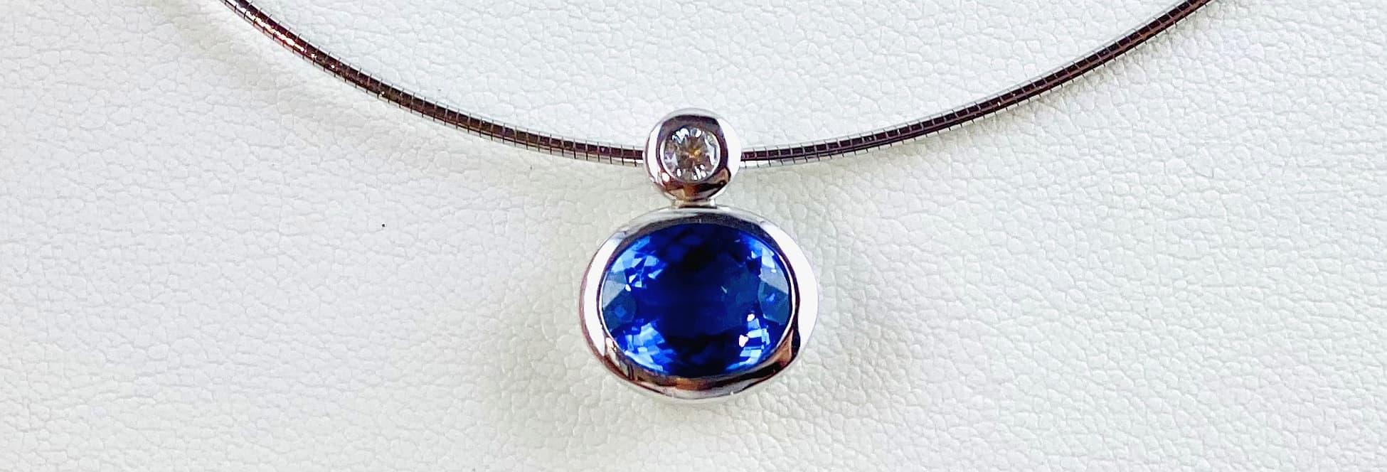 CrystalScents: Wo Edelsteinschmuck Seele, Sinne und Inspiration verbindet