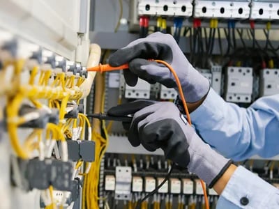 Wie Unternehmen durch die DGUV V3 Prüfung und die VDE Prüfung rechtlich abgesichert sind