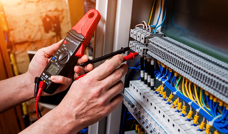 Prüfung ortsfester elektrischer Anlagen – Tipps für Unternehmen
